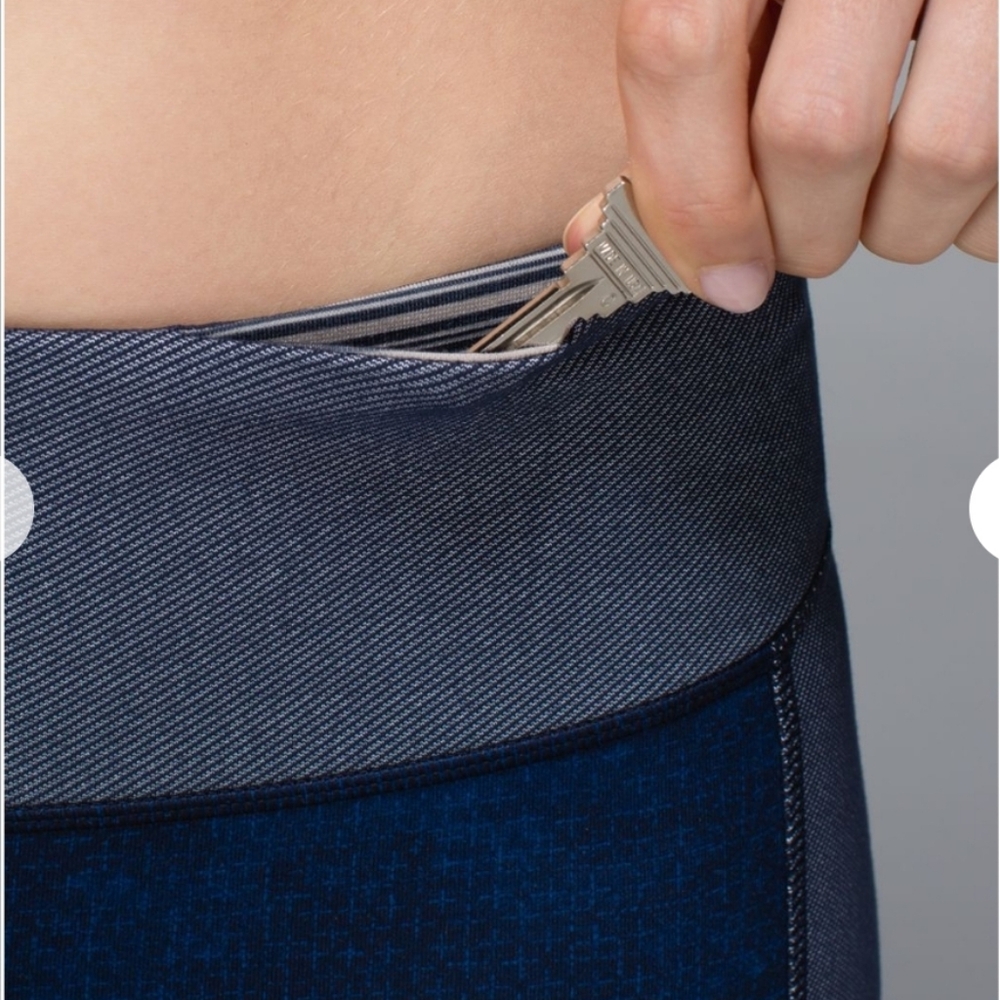 LULULEMON *Special Edition* Wunder Under Crop - Blue/Black/White - Size 4 - Picture 8 of 13